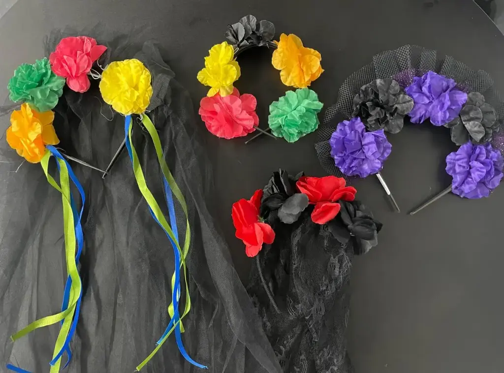 DIADEMA FLORES VARIOS COLORES CATRINA CON VELO