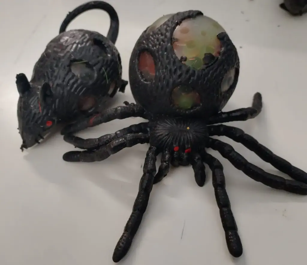 JUGUETE DE HUELE RATON Y ARAÑA