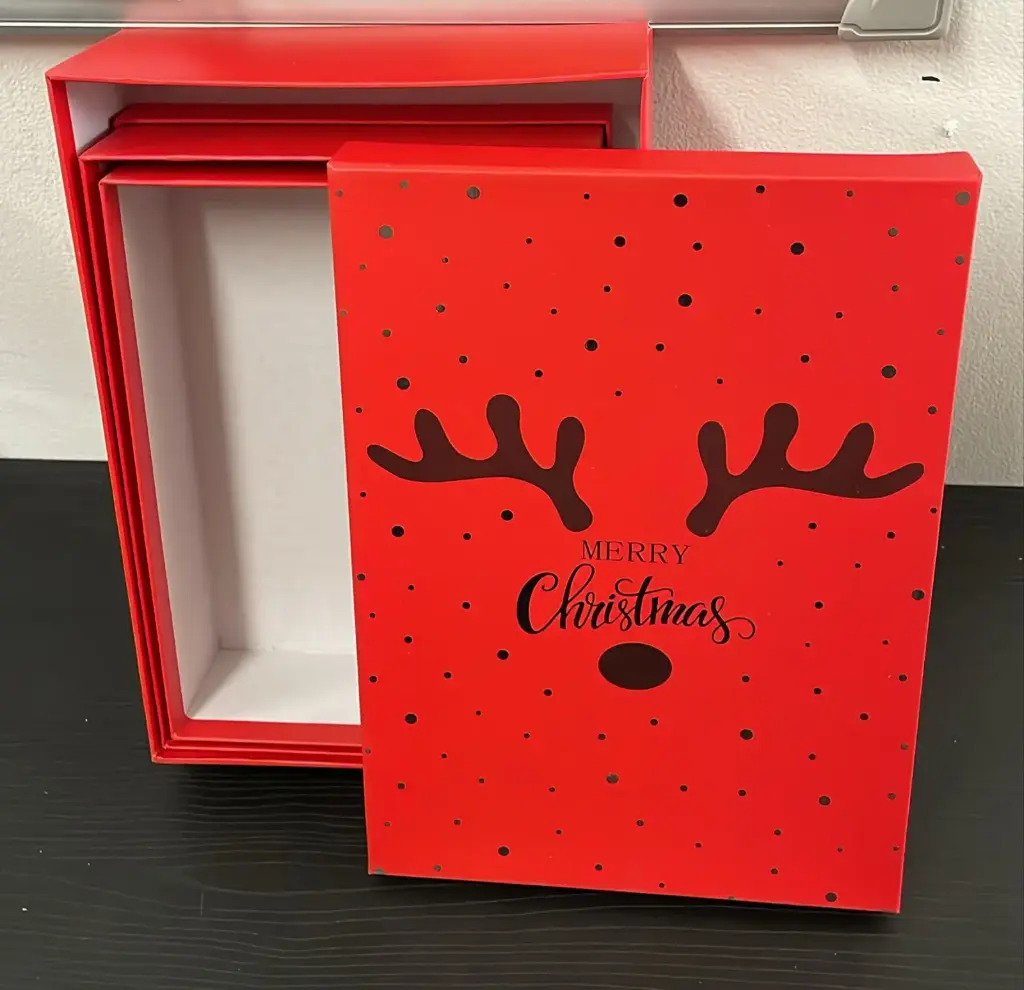 CAJA RECTANGULAR CHICA ROJA MERRY CHRISMAS