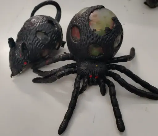 [6] JUGUETE DE HUELE RATON Y ARAÑA