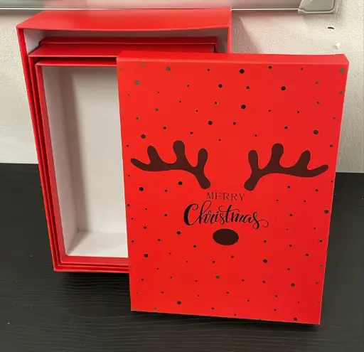 [7698] CAJA RECTANGULAR GRANDE ROJA MERRY CHRISMAS